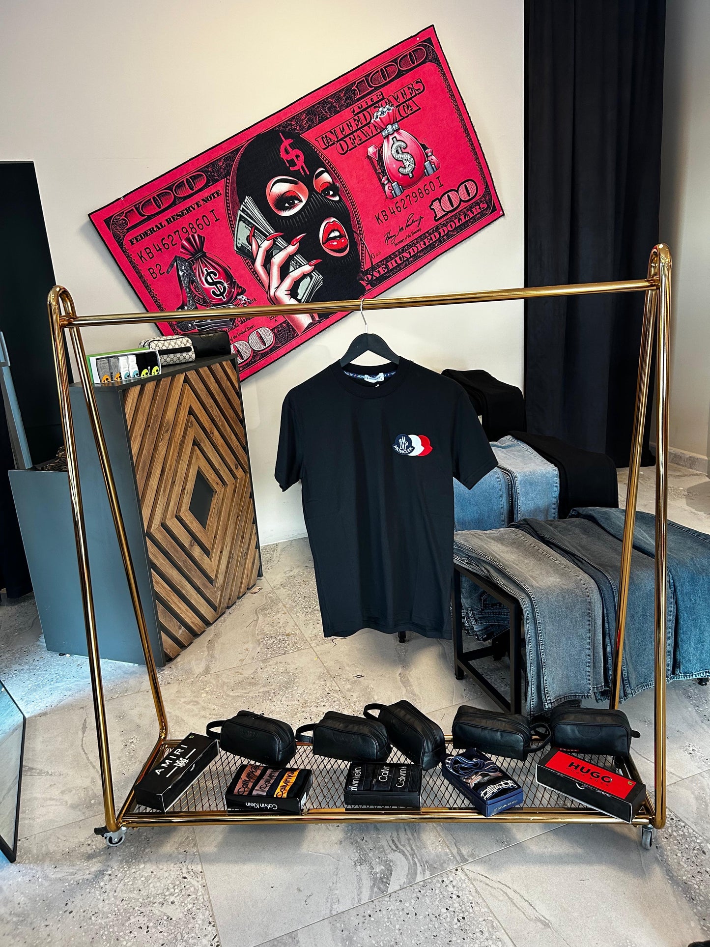 Moncler 3 görselli